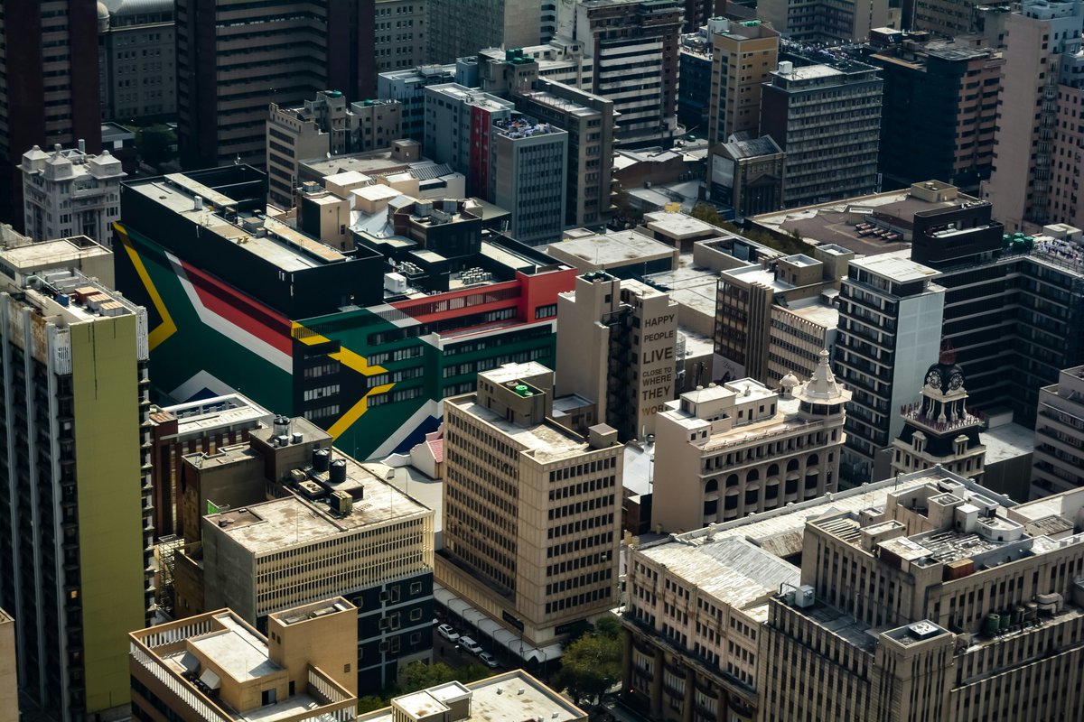 #SouthAfrica is hitting the polls this Wed (29), 30 years since the country's 1st democratic elections after apartheid. Residents will choose a new government to tackle issues like unemployment and energy crisis. Want to know more? See our analysis: shorturl.at/NrZvK