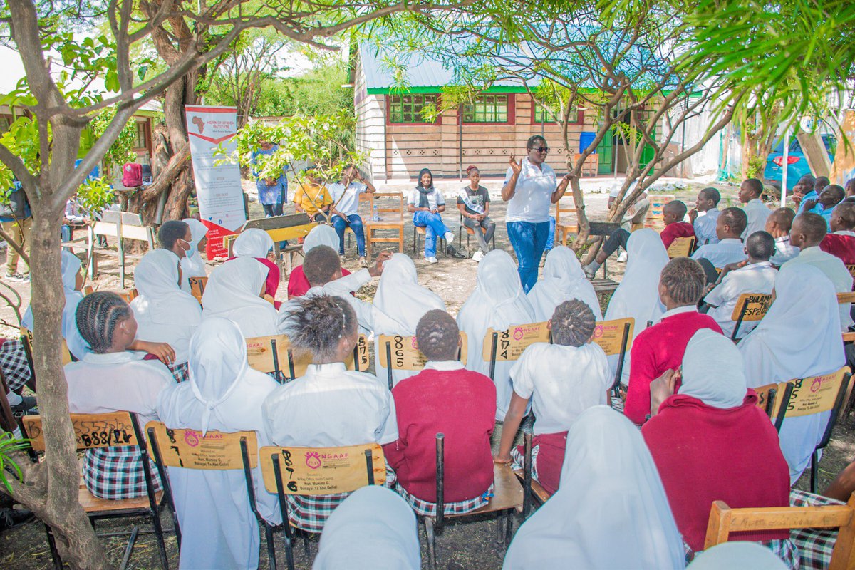 Joint partnership with Isiolo County Department of Gender & @Mybody_Ke commemorated the World Menstrual Hygiene Day at Ramadhan primary & Bulla Mpya Secondary. The event enlighted the girls of the importance of good menstrual hygiene & management.
#periodfriendlyworld