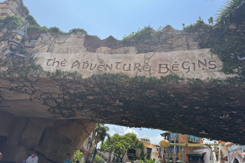 ParkTwister's tweet photo. Let the adventures begin! #IOA25 https://t.co/oswO4cobjV