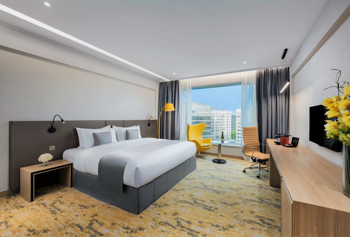 Embark on a journey of comfort and sophistication in the heart of the vibrant city at Park Hotel Hong Kong. Immerse yourself in impeccable service, breathtaking views. @ParkHotelGroup >>>bit.ly/3TSAf74 #ParkHotelHongKong #HotelinTsimShaTsuiHongKong #China