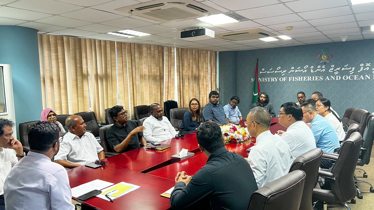 More on the visit by the senior officials delegation from the Fujian Province, China.
Ministry facilitated a meeting with the Maldives Seafood Processors and Exporters Association (MSPEA) and the delegation. Both parties expressed interest in possible collaboration, partnership