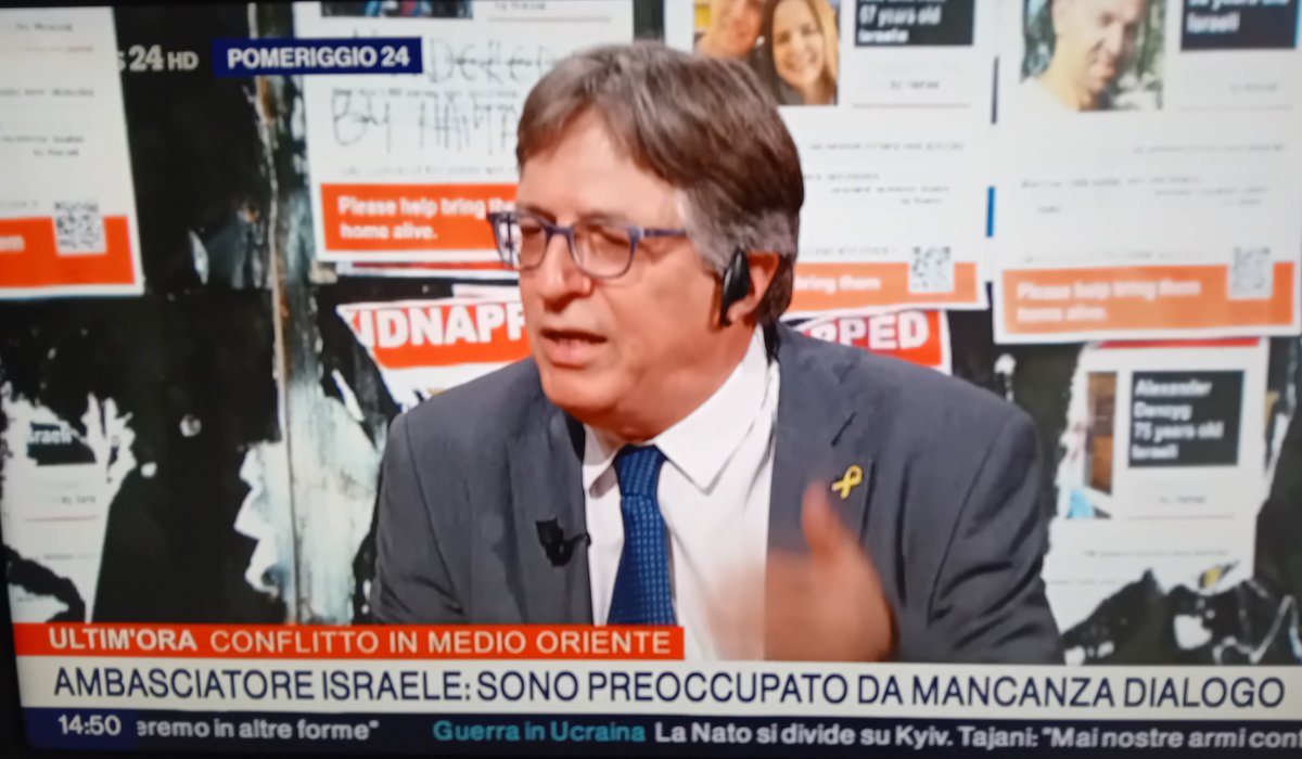 Il declino inesorabile di @Rainews. A meno di 24 ore dalla terribile strage di #Rafah non trova di meglio che invitare direttamente in studio l'ambasciatore israeliano in Italia al quale dedica una - a dir poco - paradossale sottotitolazione: 'Ambasciatore di Israele: sono 👇