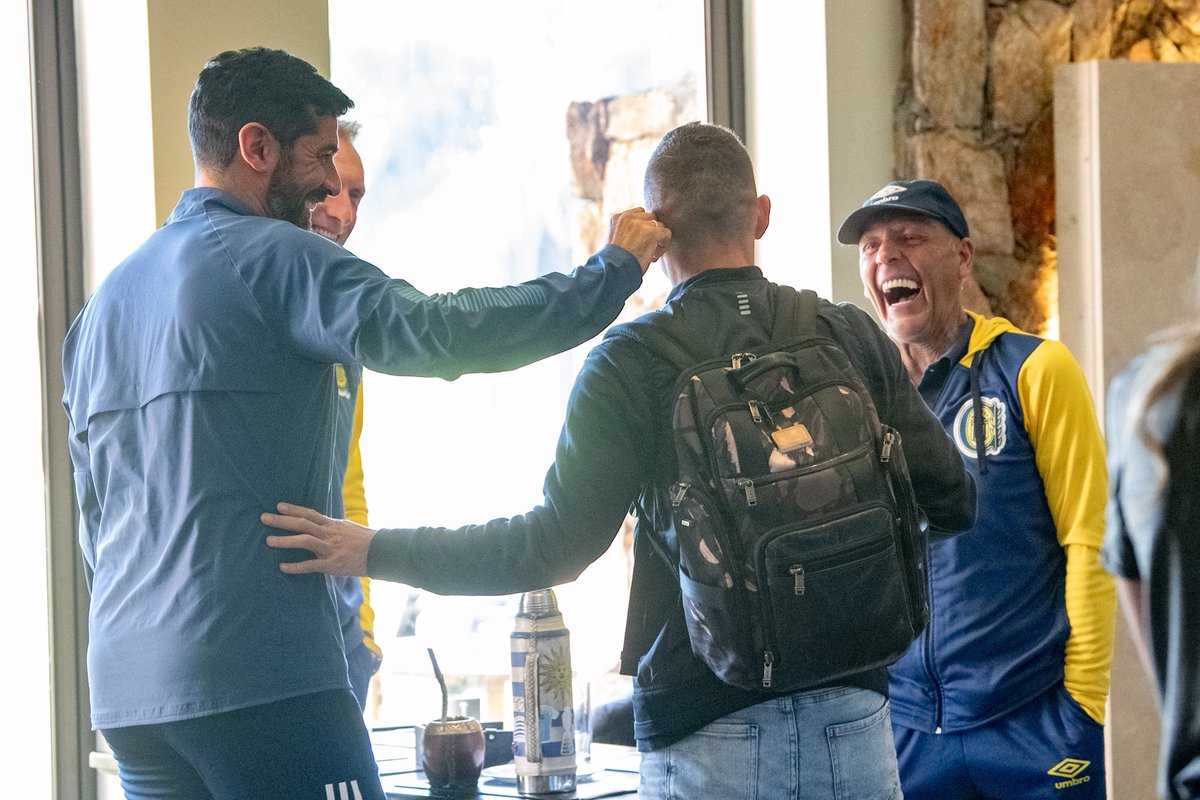 RosarioCentral's tweet photo. Esas sonrisas, ese encuentro 😍 https://t.co/jZpH6HIXvu