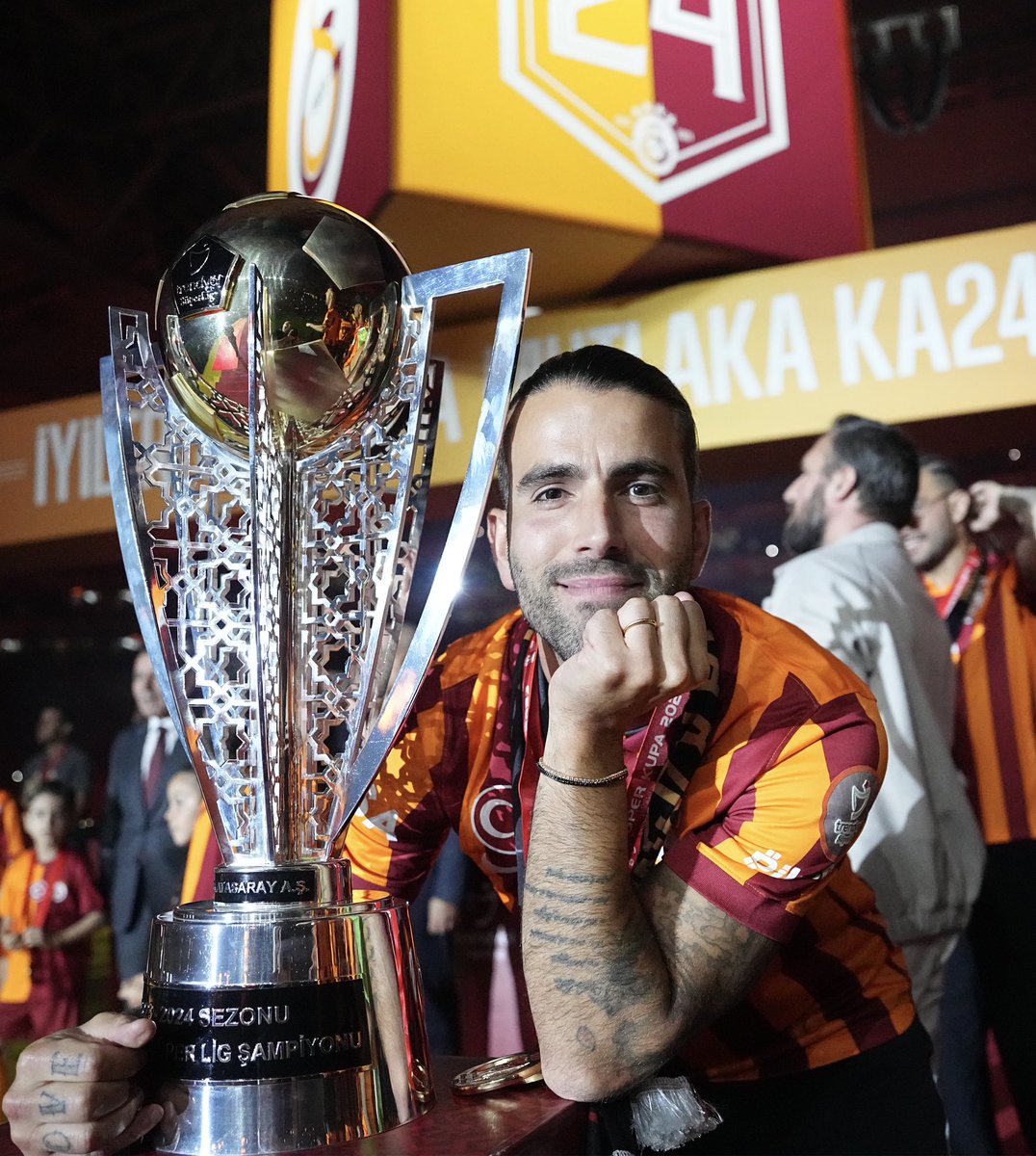 Galatasaray SK (@galatasaraysk) on Twitter photo -ee kazanıyor musun kupa falan? -ee kazanıyor musun kupa falan?