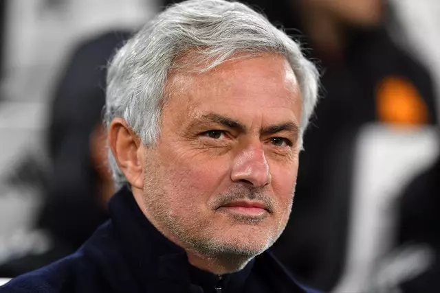 Jose Mourinho, Fenerbahçe ve Beşiktaş'tan gelen teklifler hakkında ilk kez konuştu: 'Her şeyi görüp masaya koyup düşünmeliyim. Hayatımda ve kariyerimde önemli olan insanlarla konuşmalı, danışmalıyım.'