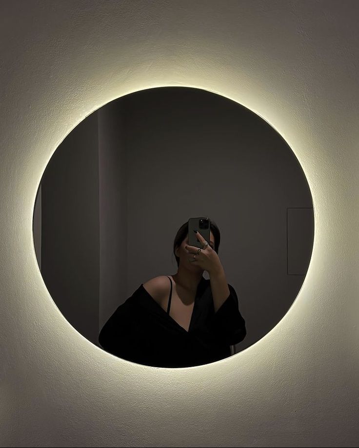 Bringing your beauty vision to life, one brush stroke at a time. Let's make you shine for your next big event. Book now! #MakeupArtist #Beauty #Glam #MakeupTransformation #EventReady