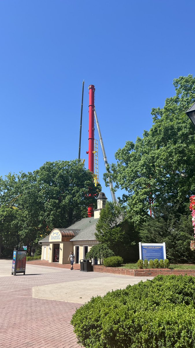 CoasterSpotting's tweet image. The support tower for The Flash Vertical Velocity has been topped off! This completely changes the skyline of Six Flags Great Adventure! Keep an eye on our instagram stories and for the topping off of the track later today!
 
#sixflags #greatadventure #toppingoff #vekoma
