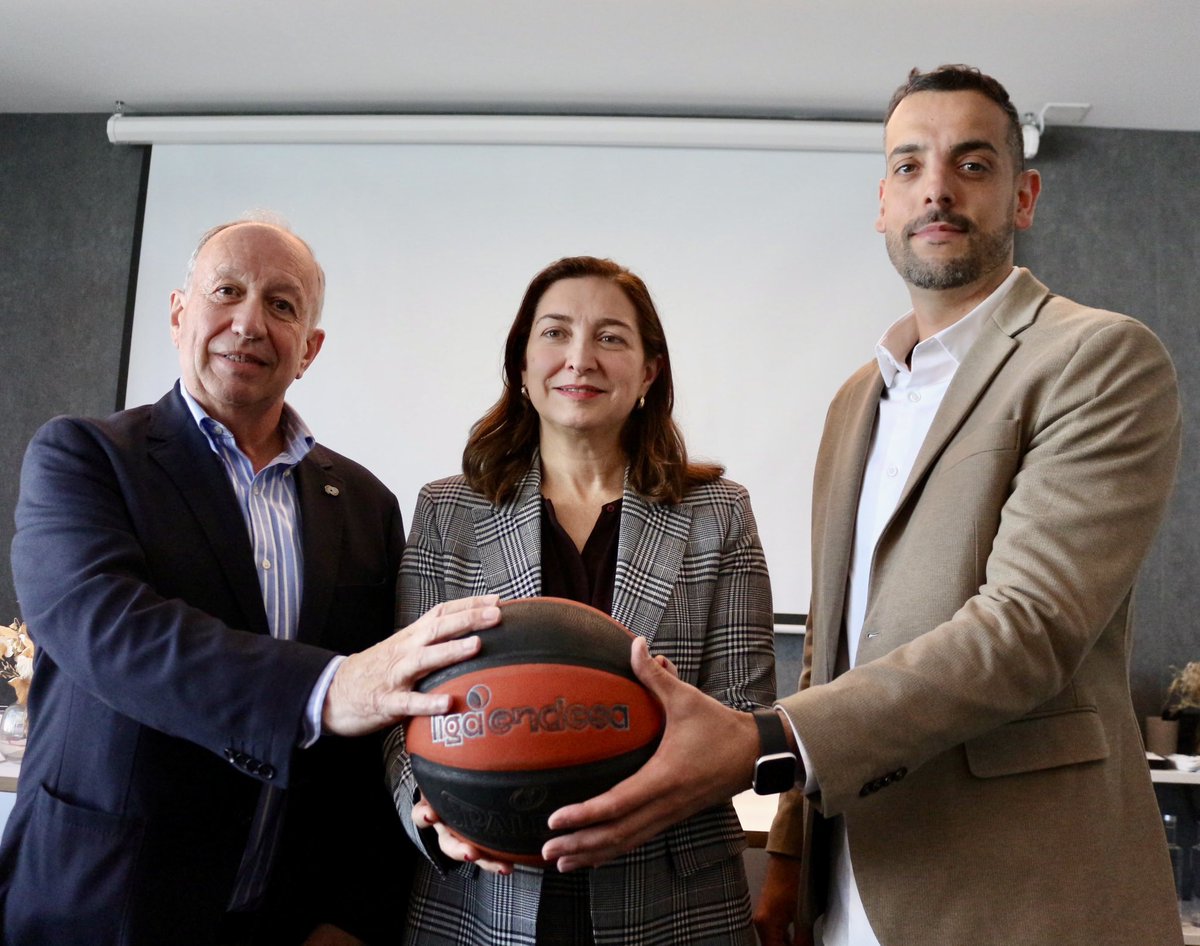 Hoy asumo un nuevo reto profesional y personal. 

Ilusión, orgullo y mucha responsabilidad para afrontar la Dirección General del <a href="/CBBreogan/">Río Breogán</a>.

Gracias a quienes han confiado en mí. Como siempre, trabajo, coherencia y compromiso.

#ForzaBreo 💙