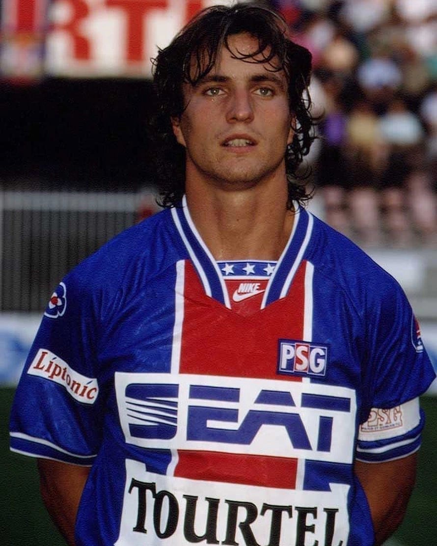 MediaParisien's tweet photo. 🤔 Le joueur qui vous a fait aimer le PSG ? ❤️💙 https://t.co/eYAsg3DSmK