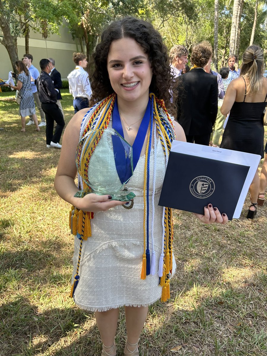 theraidervoice's tweet photo. The Raider Voice staff is proud to congratulate @sami_reid_ and @sara_gelrud for their awards and nominations . Sami Gitlin was awarded with Silver Knights Honorable Mention in Journalism. And Sara Gelrud for getting awarded Gulliver Preps Director Award at Graduation. https://t.co/U7YRcYQ8KP