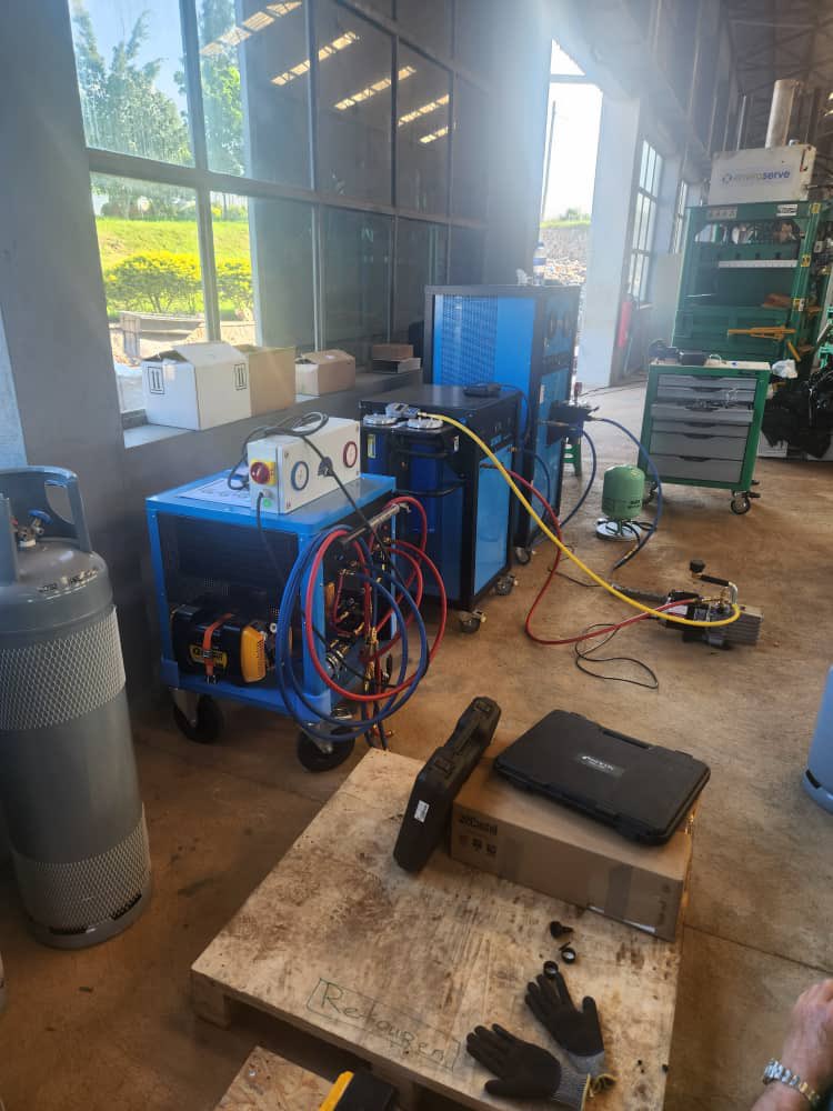 #DYK The release of gases from obsolete cooling appliances ( such as HFCs) into the atmosphere are among some of the causes of global warming. The reclaimant gas system is set up to minimise the effects of such gases into the atmosphere. #WasteToResource #greenrwanda🌱 🇷🇼