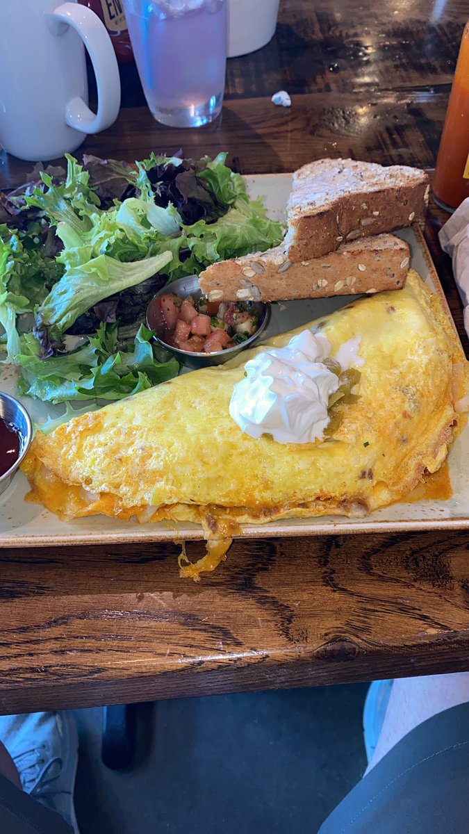 Purplehaze and chile chorizo omelette, at Front Line cafe. Juice is fresh squeezed, and I don’t recall what’s in it. 😆