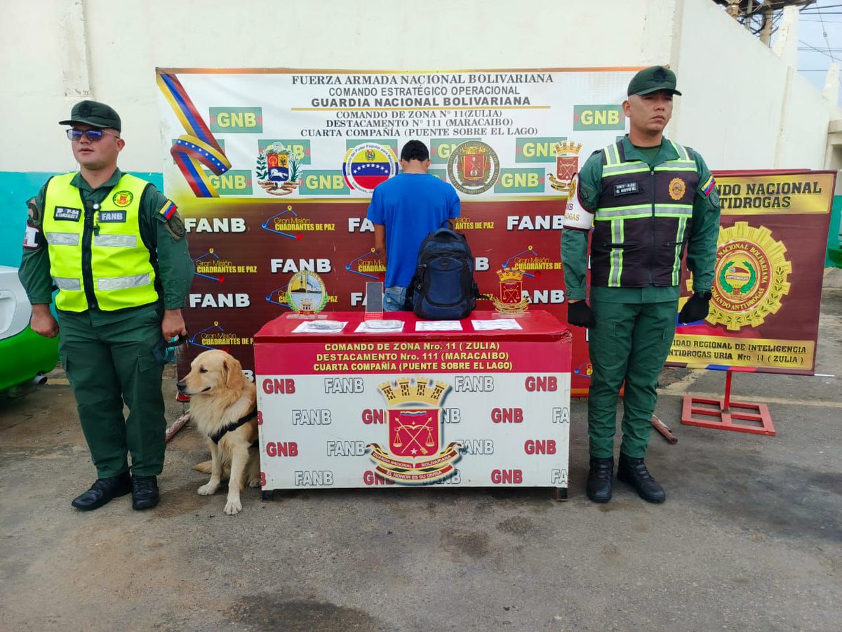 CmdtGNMcbo's tweet photo. Efectivos de la FANB en el Puente Sobre Lago de Maracaibo, efectuaron la aprehensión de un ciudadano y la incautación de 2 envoltorios de marihuana con un peso de 354 gramos, 17 dosis de cocaína con un peso de 10 gramos y un teléfono celular. Procedimiento A/O del MP. https://t.co/fmKZr5FuCD
