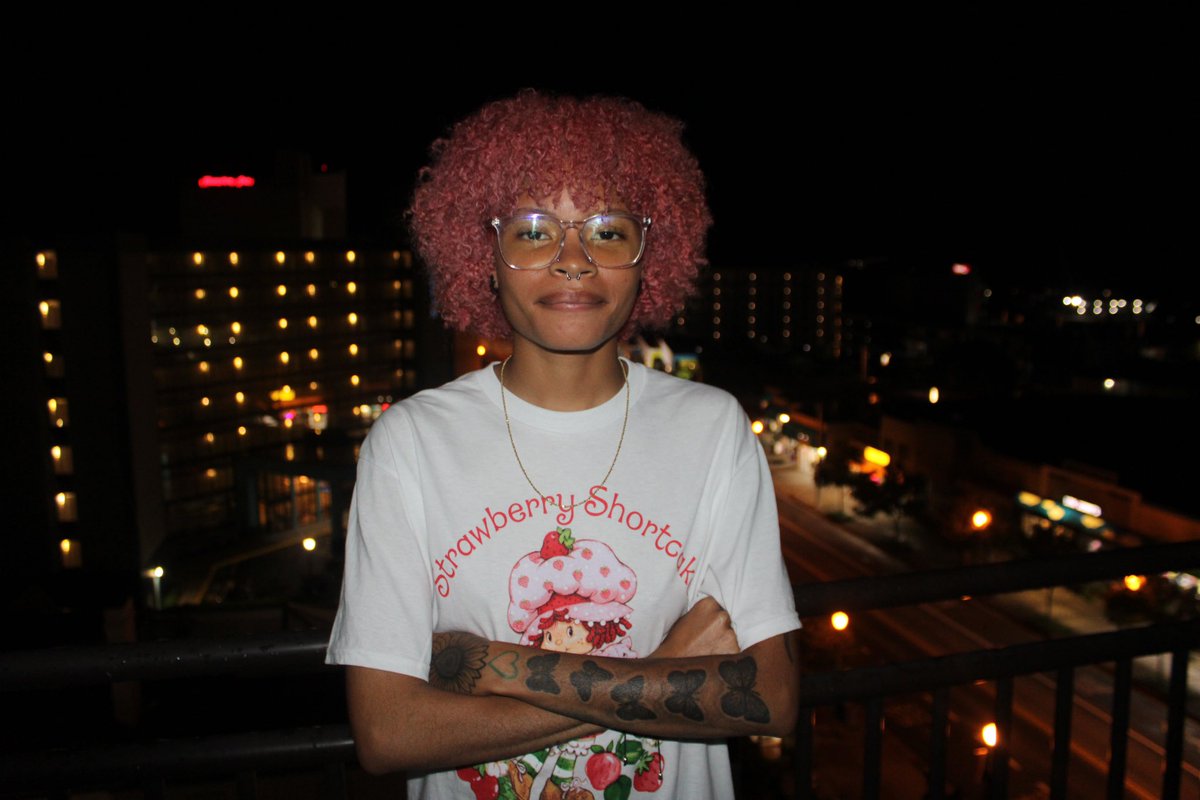 simmiesimm's tweet photo. made it to 23 yesterday 🥂 . it’s still a pink bitch thing 💓 . https://t.co/PGI0JTu1Xj