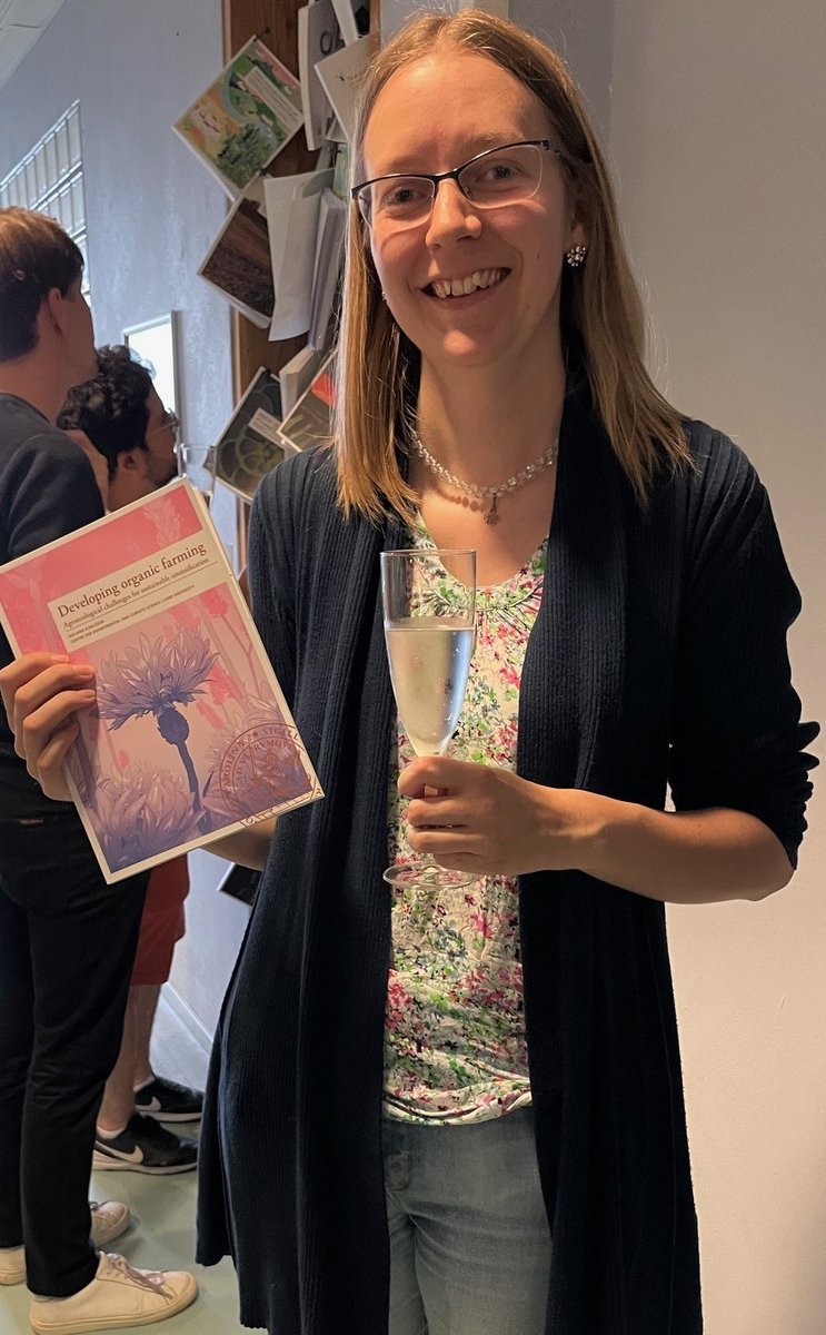 Congrats Melanie Karlsson on nailing her thesis: Developing organic farming - agroecological challenges for sustainable intensification. 
It investigates how organic yields can be improved  sustainably with special attention on the role of biodiversity: tinyurl.se/9Ce