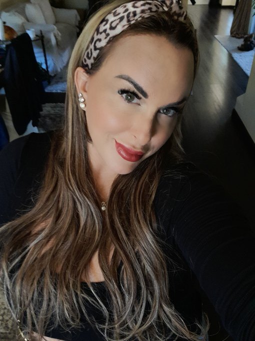 The real perfect housewife is here to play with u https://t.co/VkNL47LVns