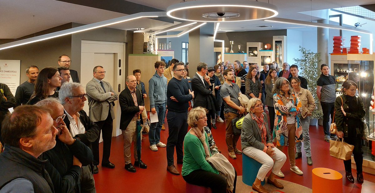 🏫 Très heureuse d'inaugurer l'Espace #Chaboureau ! Un lieu pour la diffusion des savoirs et la valorisation des recherches de tous les laboratoires de @UnivPoitiers ! Bravo et merci à tous les collègues qui ont contribué à la création de ce lieu ! 👏👏👏