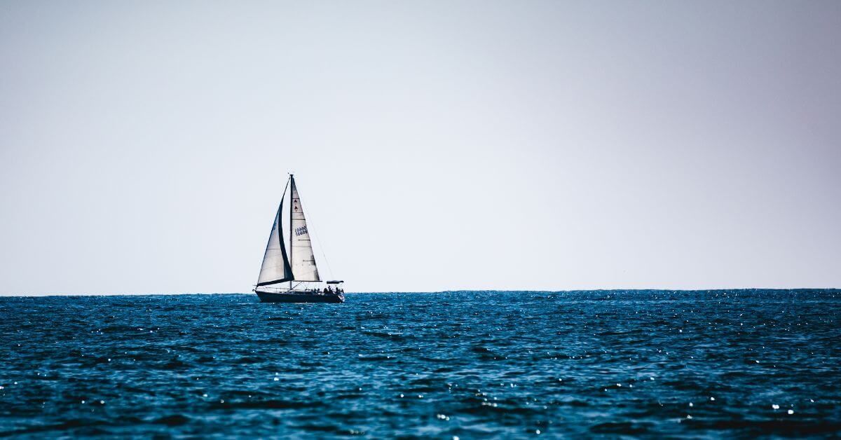 French authorities seize 406 kg of cocaine from a sailing vessel in the Bay of Biscay.

Check out this article 👉marineinsight.com/shipping-news/… 

#BayofBiscay #France #Cocaine #Maritime #MarineInsight #Merchantnavy #Merchantmarine #MerchantnavyShips