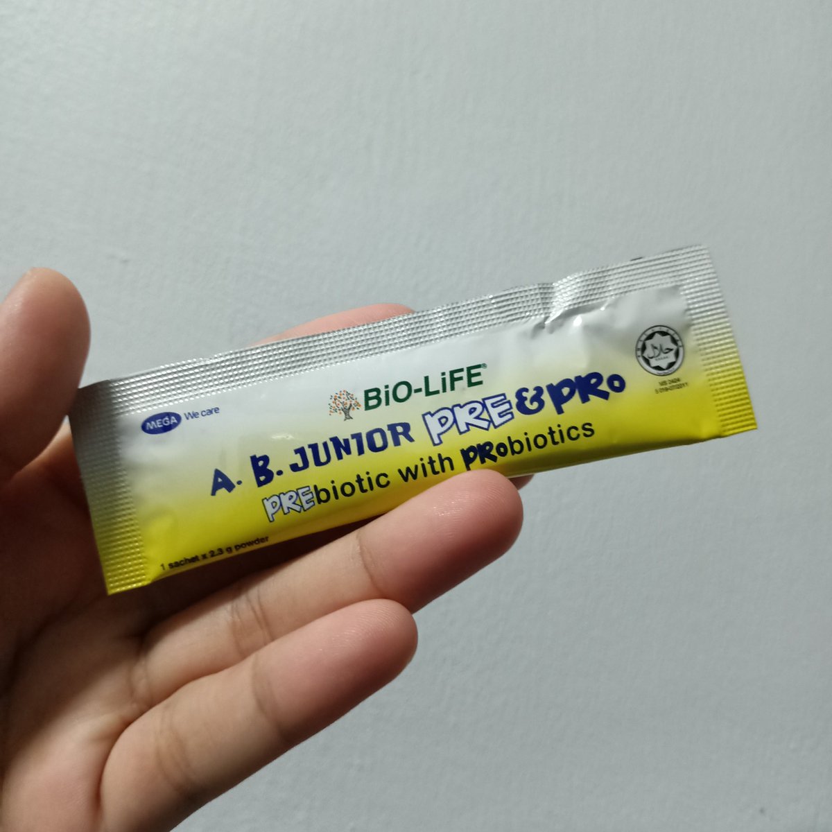 Minggu lepas anak sedara aku kena sembelit. Then pharmacists recommend untuk ambil prebiotic ni.

Anak sedara aku lepas makan satu sachet terus berak wey 🤭

s.shopee.com.my/30SP569hdt