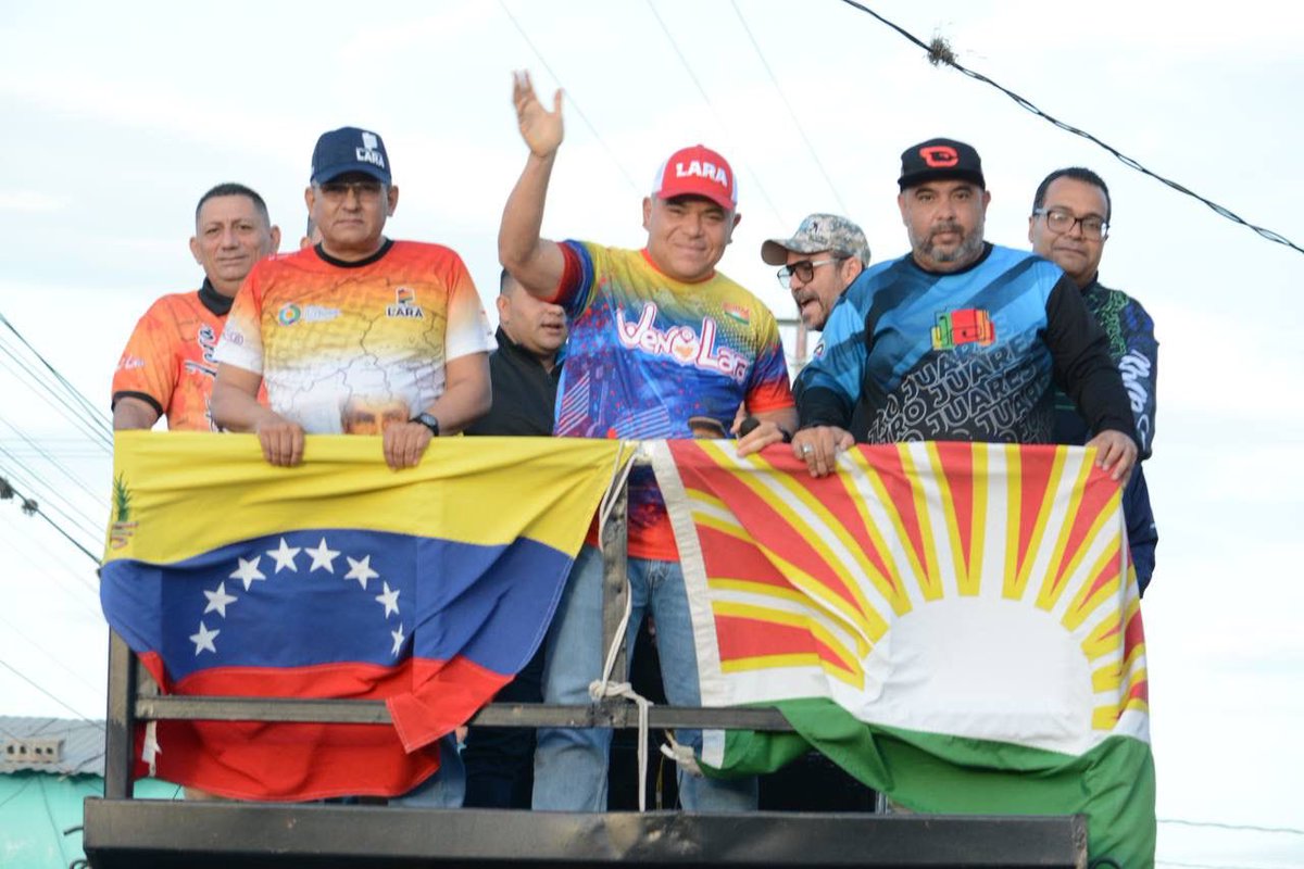 #28May Así comenzamos nuestra conmemoración patria en honor al GD Jacinto Lara, héroe independentista de grandes virtudes. Salimos a recorrer el celebrar el Día del estado Lara con el grito patriótico y entonando nuestro himno nacional. @nicolasmaduro