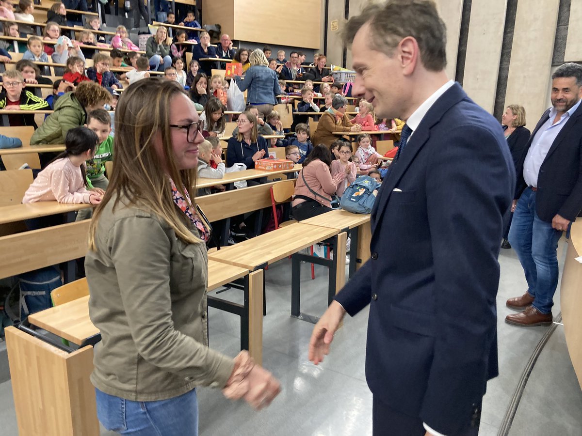 SCIENCES_URCA's tweet photo. Remise des prix pour Classes en Fac avec M Stanek, recteur de  l’académie de Reims et M Durry directeur de l’UFR SEN 
Merci à tous nos enseignants, nos étudiants, nos partenaires : le planétarium, @ATMO_GrandEst @AcReims @Accustica @MPLS_CA @GrandReims @universitereims https://t.co/ndWLqXeIHe