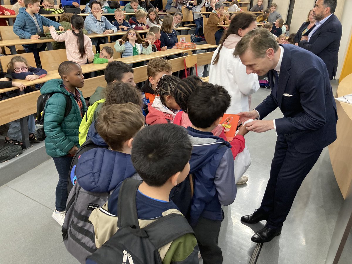 Remise des prix pour Classes en Fac avec M Stanek, recteur de  l’académie de Reims et M Durry directeur de l’UFR SEN 
Merci à tous nos enseignants, nos étudiants, nos partenaires : le planétarium, @ATMO_GrandEst <a href="/AcReims/">Académie de Reims</a> <a href="/Accustica/">CCSTI Accustica</a> <a href="/MPLS_CA/">Maison pour la science en Champagne-Ardenne</a> <a href="/GrandReims/">Grand Reims</a> <a href="/universitereims/">Université de Reims Champagne-Ardenne</a>