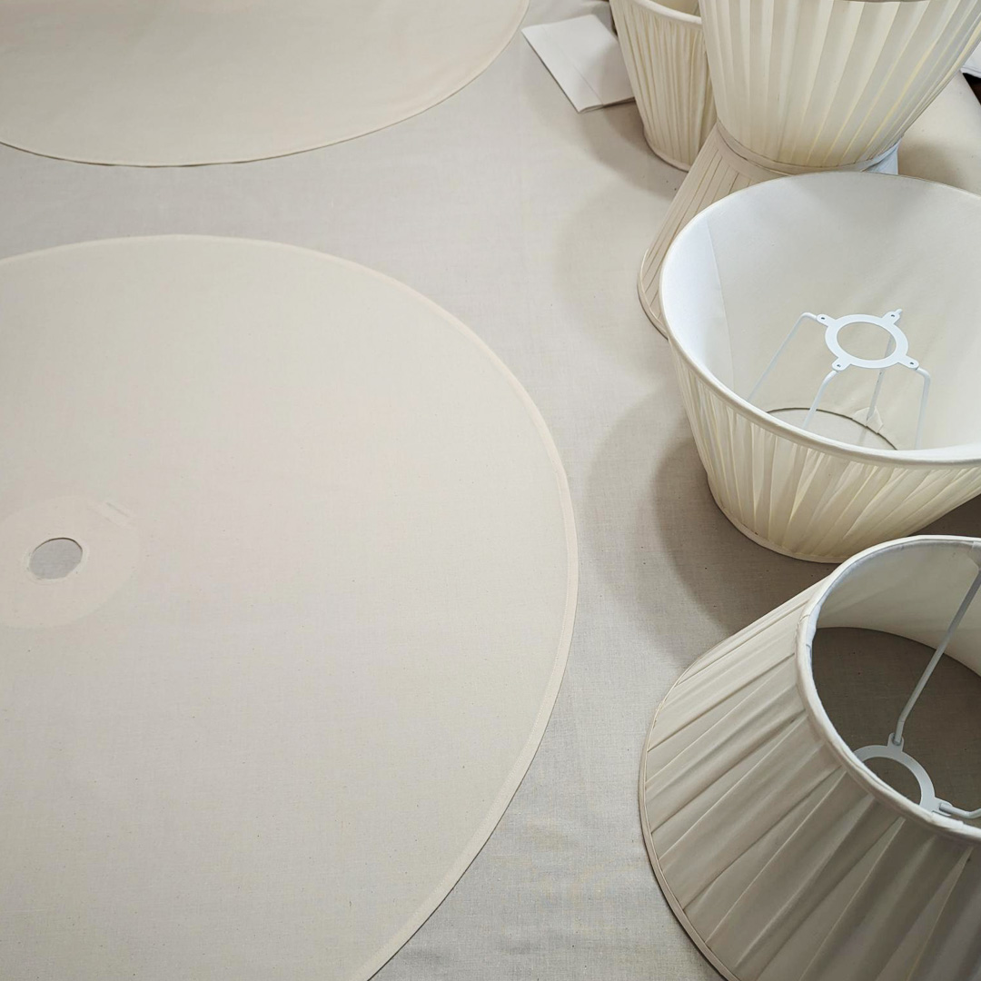 Shades of white on the workbench this morning. A collection of different pleats in Porcelain douppion silk, Unbleached cotton and Ivory douppion. A calming view after a busy weekend. 

#lampshades #customlampshades #bespokelampshades #lampshademanufacturer #pleatedlampshade