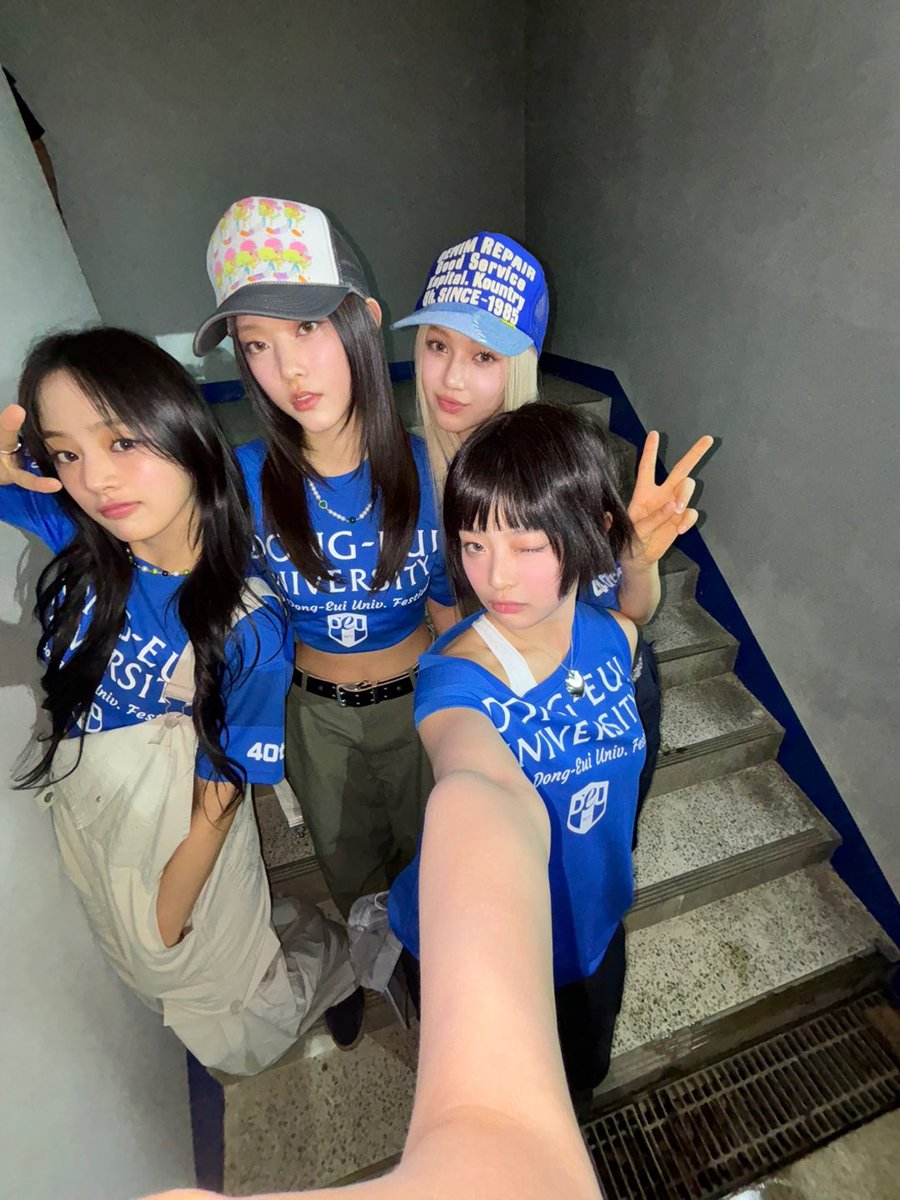 NewJeans_twt's tweet photo. Heyooo 동의대!!💙🧢 
오늘 정말 푸릇푸릇하고 아름다운 하루였어요!! ㅎㅎ
정말 오래 기다리고 힘들게 보러 오신 분들도 많았을텐데, 무대를 이렇게 힘차게 즐겨주셔서 너무너무 고마워요~~💗😭🥰  
정말 신나고 소중한 무대로 기억에 오래오래 남을 거예요!!!!!!!!!!!!😝
Can’t believe “How sweet” and 
Supportive u all are!! Thank you! 😘😘😘

#뉴진스 #Newjeans