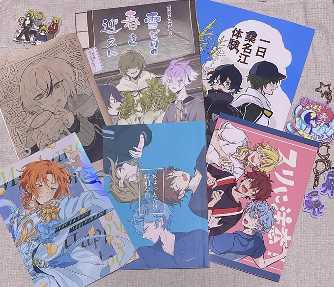 私事ですが本日5/28で人生ではじめて漫画を作ってイベントに参加した日から丁度1年が経ちました✨同人赤ちゃん👶
1年間で作った本は6冊…!
自分でもびっくりするくらい楽しくてと〜っっても濃い1年でした
これからも細々(?)続けていこうと思いますのでお付き合い頂けますと幸いです😌 