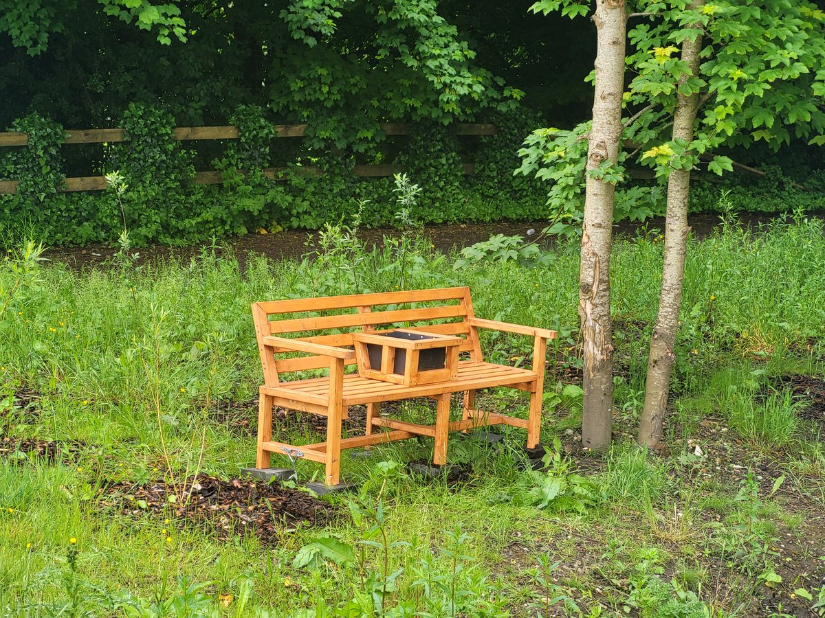 Another bench installed at Pimhole today <a href="/vanbuggleroy/">lee buggie</a> <a href="/burylivewell/">Bury Live Well Service</a> <a href="/BuryCouncil/">Bury Council</a> @buryvcfa 
We love nothing more than being out and about in the community 
<a href="/GrowingTogeth13/">Growing Together Radcliffe Support CIC</a>
