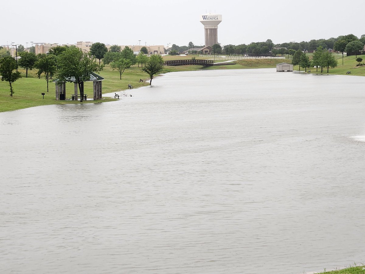 fsi12121's tweet photo. Capp Smith Park pond in Watauga is well over it's banks. #dfwwx #txwx https://t.co/dUD8iOfBCF