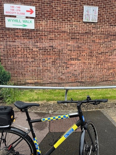 PCSO7184EA of the @mpsdagheathway team conducted high vis cycle patrols on Heathway and Village ward today.

#CommunityPolicing #PCSO #MyLocalMet

@lbbdcouncil
@LocalCrimeBeats
@essex_Crime
@DavidRhodes_MPS
@MPSBarkDag
@HaveringDaily

7184EA