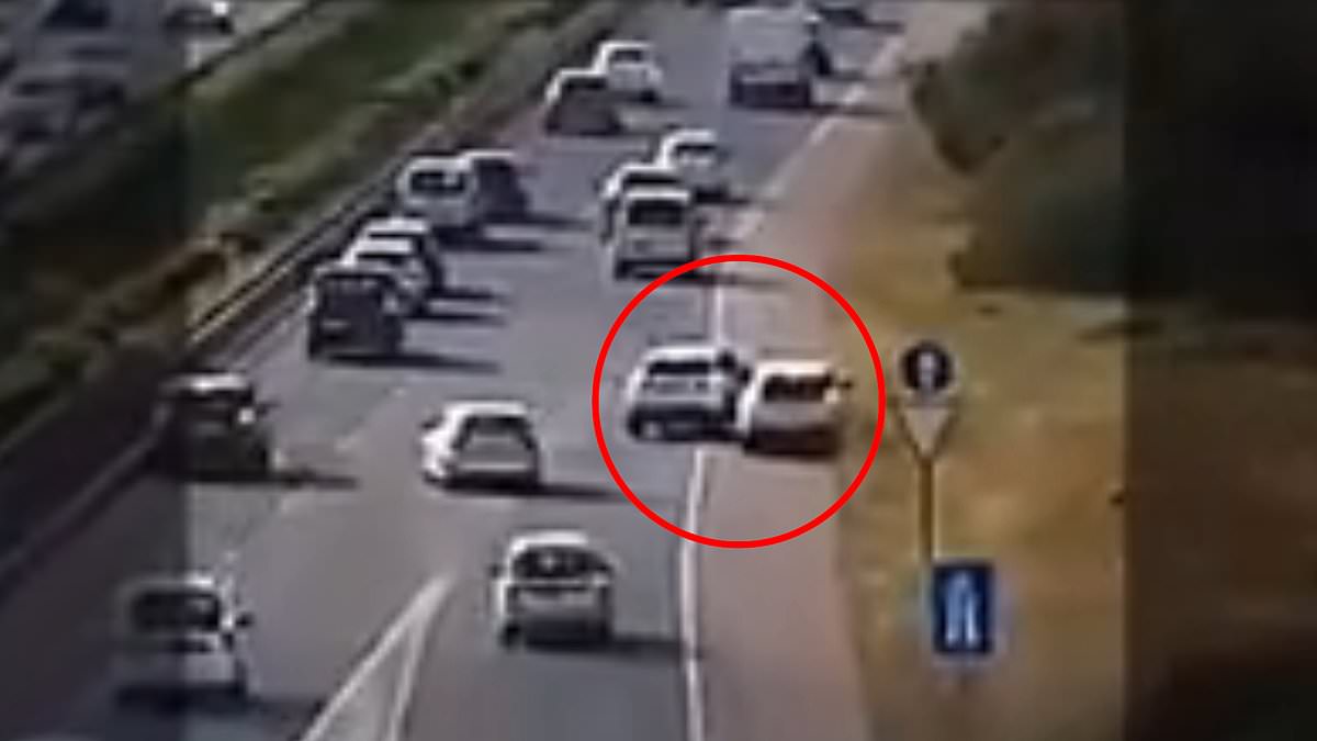 Shocking moment angry motorist reverses down a motorway slip road and rams British holidaymakers in Majorca amid growing anti-tourism sentiment on the island trib.al/RrfLufm