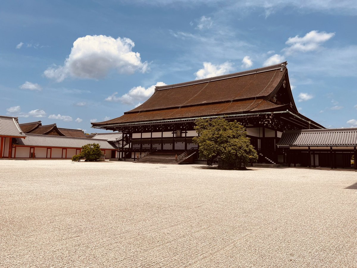 NotADimeAgain's tweet photo. Visiting #Kyoto never disappoints if you want some piece of #Japanese culture and history but the crowd these days is unsustainable. Late night walk though is an alternative if you wanna avoid the crowd. #JapanSpring2024 #Japan https://t.co/ajj6NUxQQI