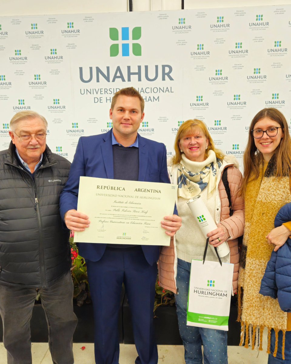pablosivori's tweet photo. Feliz y orgulloso de recibir mi diploma de Profesor Universitario en Educación Física de la @unahurlingham 👨🏼‍🎓🇦🇷. 
¡Vamos por más! 💪🏼 https://t.co/I1myTWErID