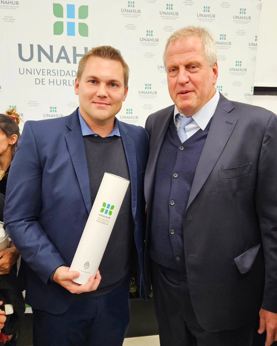 pablosivori's tweet photo. Feliz y orgulloso de recibir mi diploma de Profesor Universitario en Educación Física de la @unahurlingham 👨🏼‍🎓🇦🇷. 
¡Vamos por más! 💪🏼 https://t.co/I1myTWErID