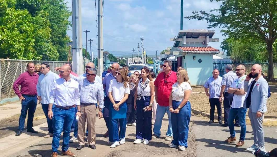 🚧👷🏼‍♀️Hoy no es solo la conferencia de prensa, hoy realmente estamos poniendo la primera piedra junto con el contratista y el equipo para comenzar ya a restaurar nuestro Parque Julio Enrique Monagas. Este no es solo mi sueño, es el sueño de todos los ponceños. 

#ElMomentoAhora