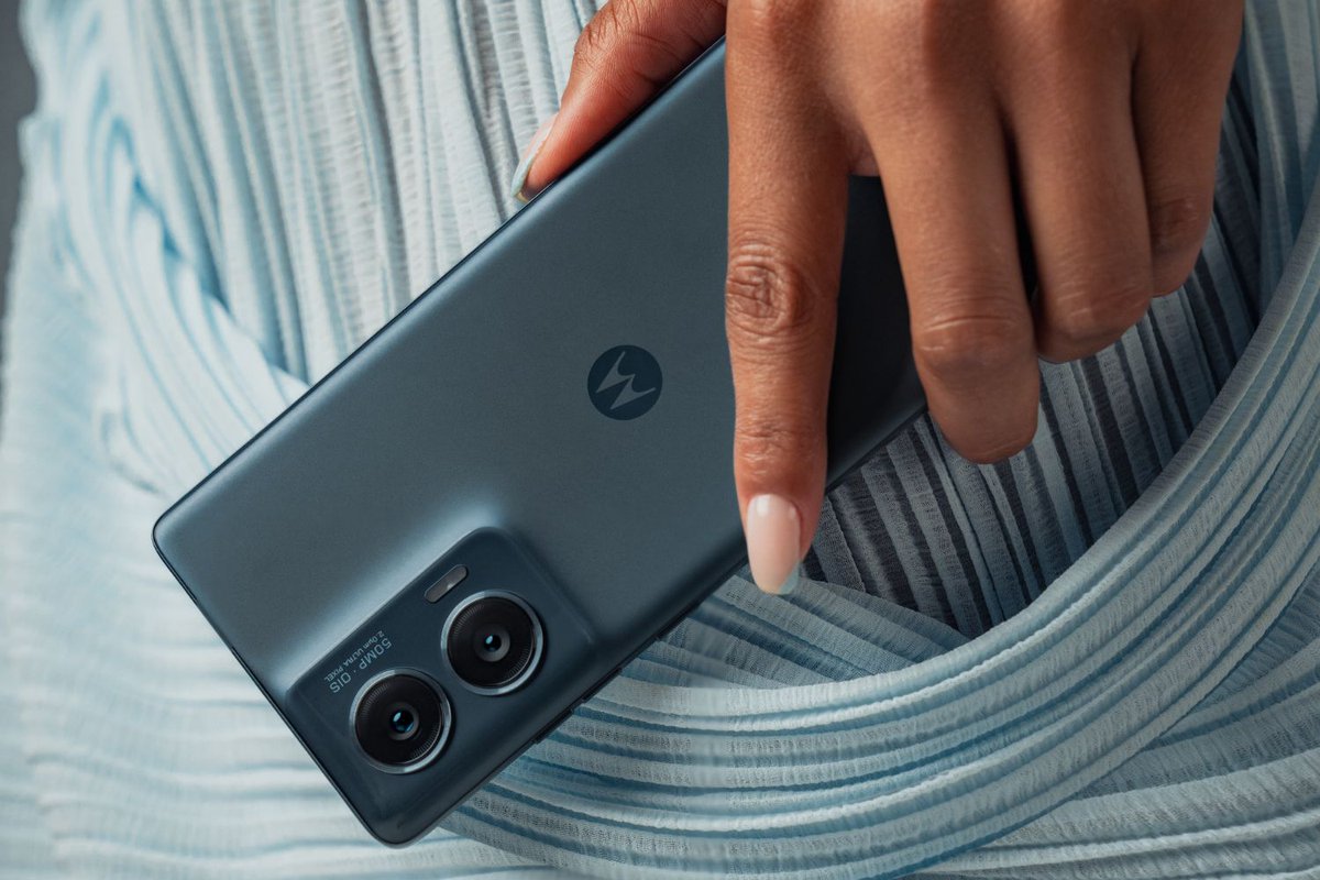 Le nouveau Motorola edge 50 fusion a tout pour lui : un design raffiné, un appareil photo avancé, un splendide écran incurvé, un processeur puissant et une offre de lancement inédite ! #sponso ➡️ presse-citron.net/a-peine-sorti-…