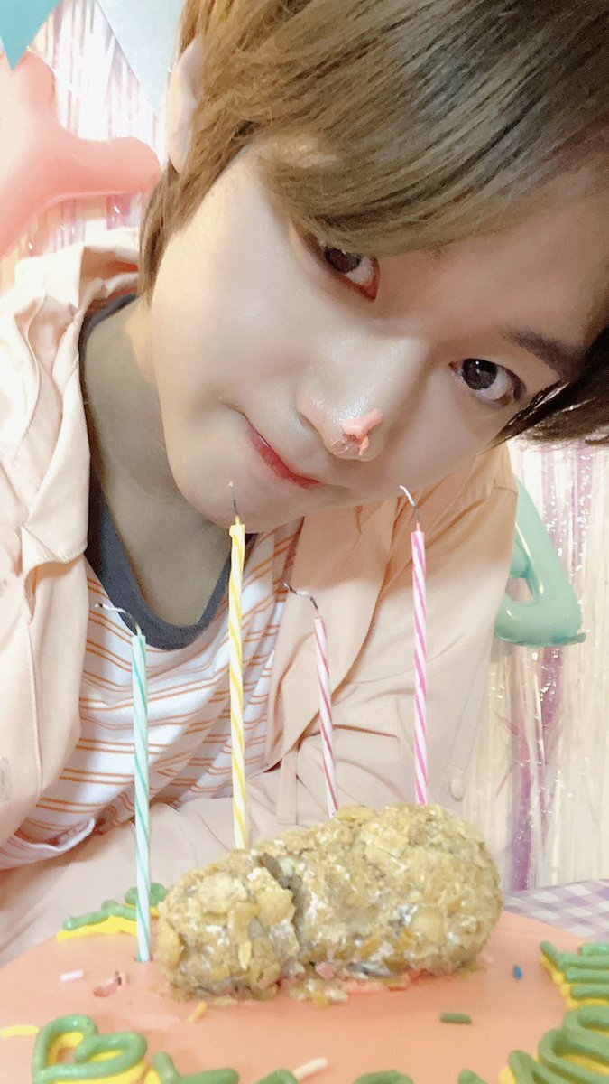 Apricot__pink's tweet photo. 지훈아 생일 축하해
올해도 축하해줄수있어서 좋아
지훈이 생일엔 지훈이 좋은일만 있길 바랄게
#오이구_지훈이의_생일이라구
#Happy529JihoonDay https://t.co/dVIuyWC9ZO