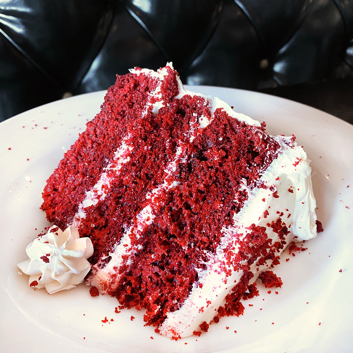 Sweet tooth acting up? Mr. C’s homemade Red Velvet Cake is the remedy. ❤️

👉🏼 Order Online at mrcsfcw.com.

#mrcsfriedchickenandwaffles #cake #redvelvet #comfortfood #safoodie #safood #satxfood #sanantoniofood #safoodpics #eatlocalsa #sanantonioeats