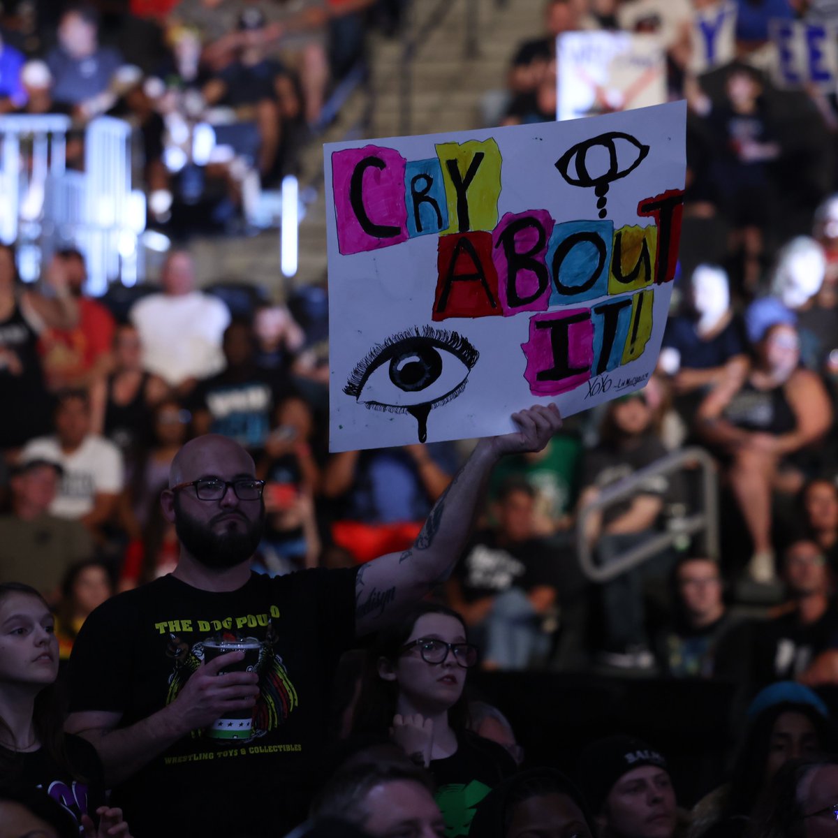 SAVANNAH brought the signs last night on #WWERaw!

HERSHEY, PA! Bring your signs next Monday for a chance to be featured on our <a href="/X/">X</a> page!

🎟️ ticketmaster.com/event/02006028…