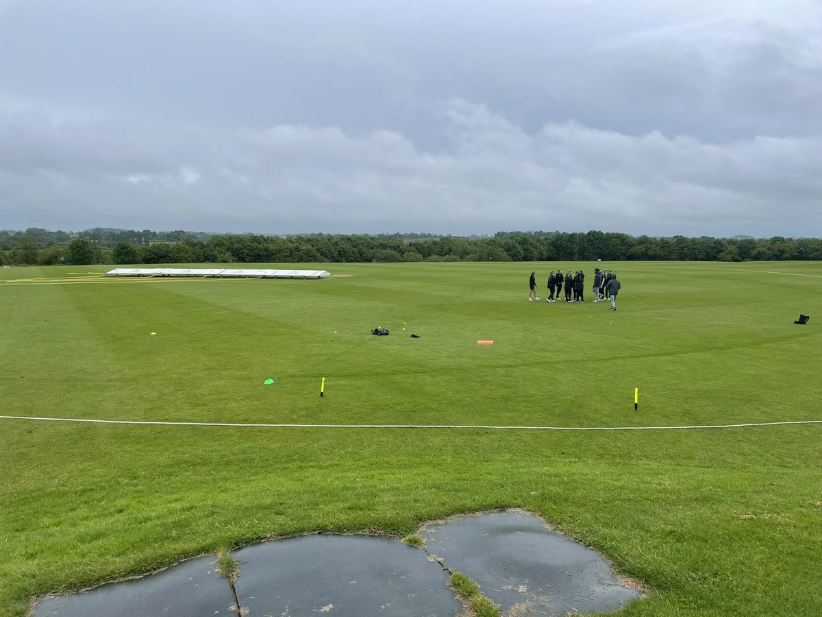 Thank you to @LGS_Senior @LGS_Sports for trying to get the game on today. Unfortunately the rain beat us today hopefully we can arrange another fixture 🤞 #GetTheGameOn #girlscricket