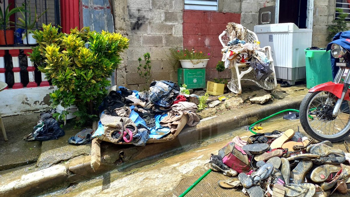 Cañadas desbordadas provocan estragos en Santiago

🔗listindiario.com/la-republica/p…

#ListínDiario
