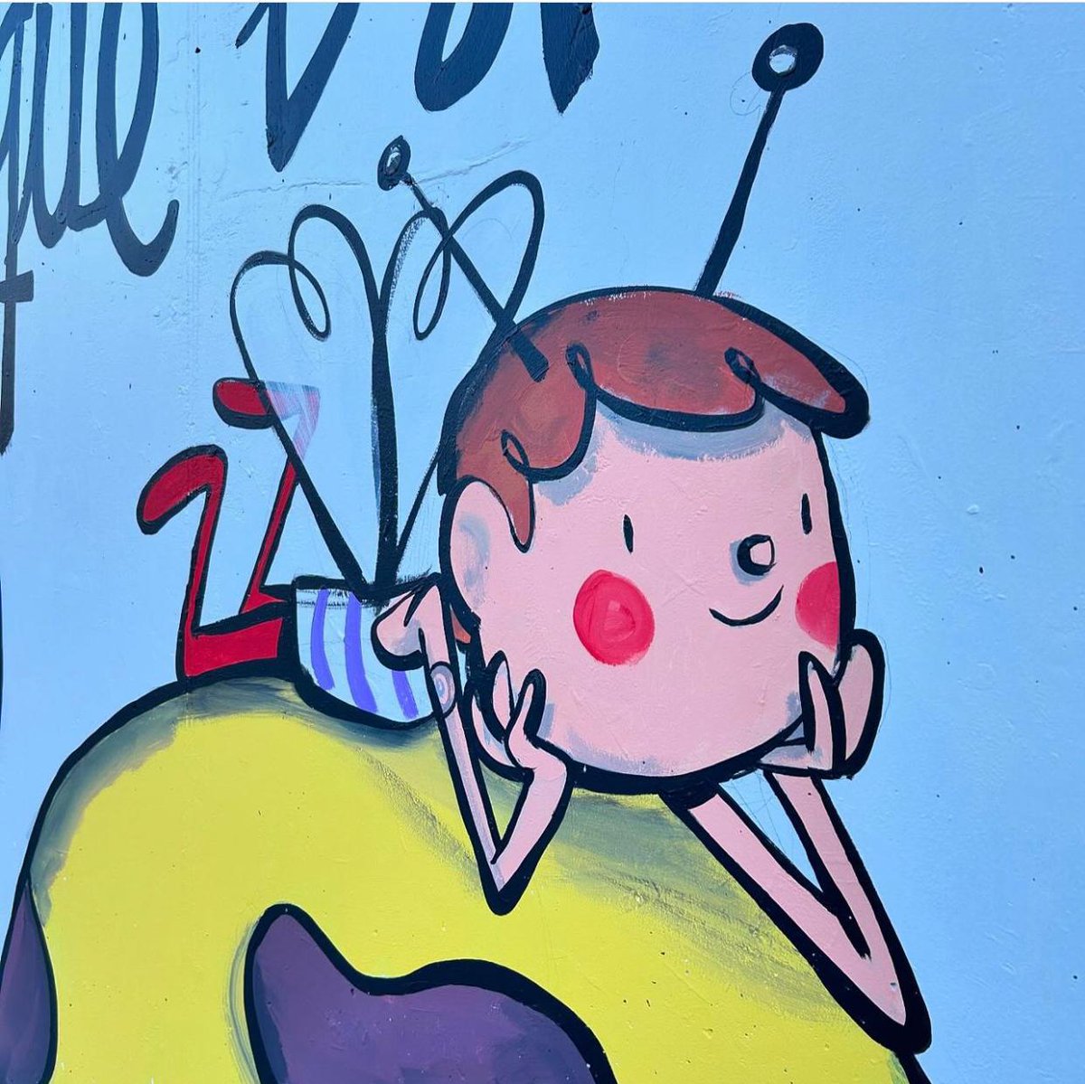 "Conviure és molt més que estar juntes, és crear vincles." . Mil gràcies <a href="/joan_turu/">Joan Turu</a> per copçar l'esperit Pins 🦒en un mural tan increïble. Ha estat una experiència fantàstica❤️!
#SomDelsPins