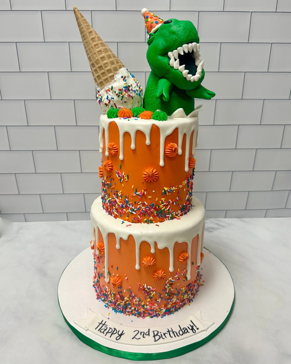 The king of the dinos is also king of the cake! 🦖🎉

#dinosaurcake #kupcakekitchen #wantcake #icecreamcake #dinosaurcake #dinocake #dinosaurparty #dinosaurbirthday #dinosaurbirthdayparty #birthdaycakeideas #birthdayideasforkids #customcakes #3dcakes #amazingcakes #santaclarita