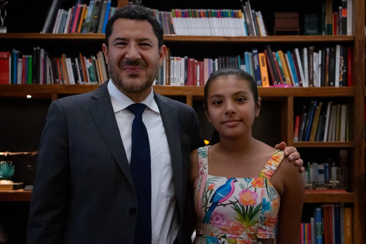 martibatres's tweet photo. Me visitó Adhara Pérez, la niña genio mexicana, quien cursa una maestría en Matemáticas a los 11 años y sueña con ser astronauta, científica, tener un premio Nobel y viajar a la luna.

¡Ya tiene propuestas para fortalecer la sustentabilidad de nuestra gran Ciudad! https://t.co/ZUKyndHtAz