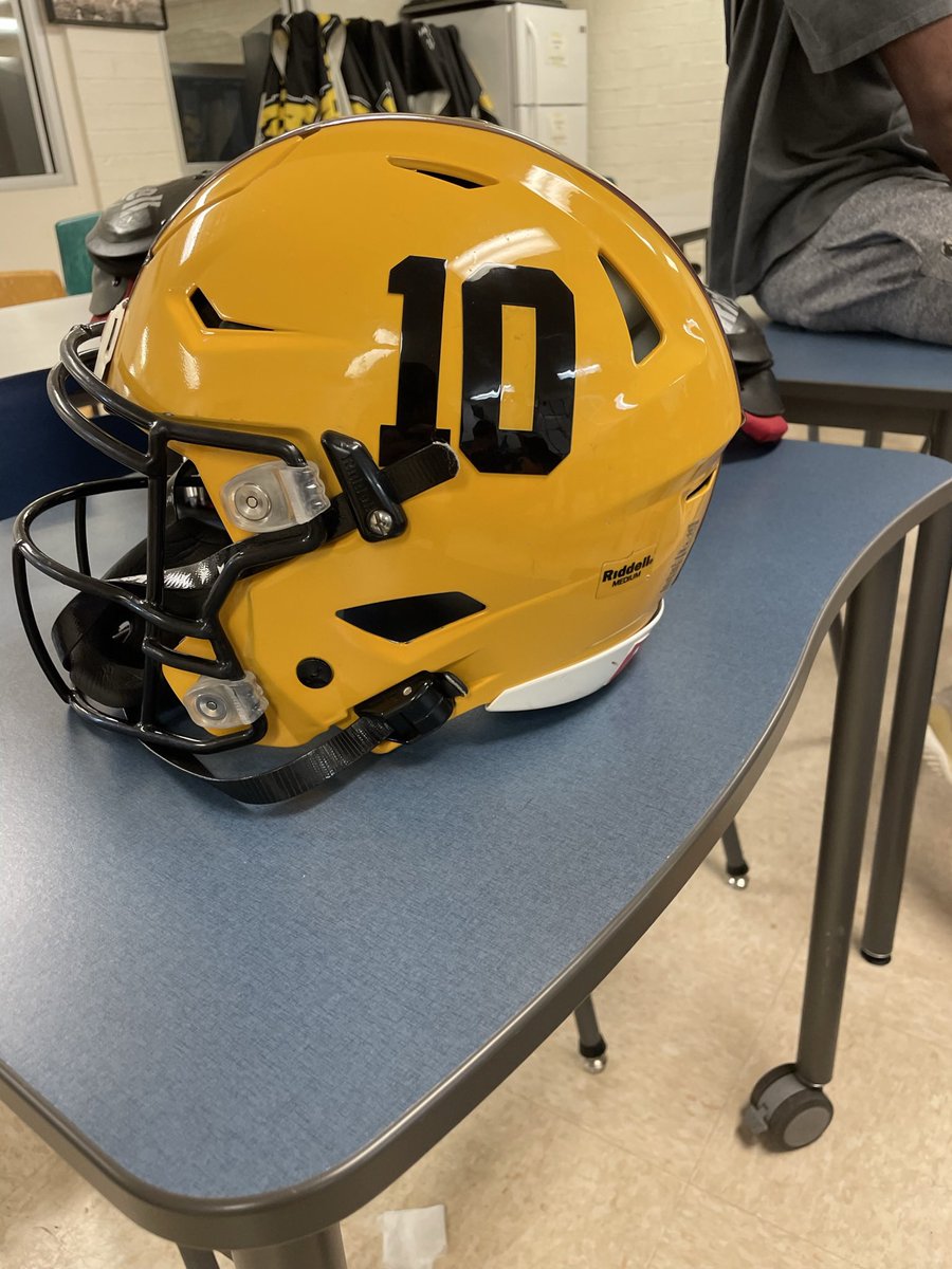 AZHelmetChallenge (@helmetaz) on Twitter photo 🌵 #AZHelmetChallenge 2nd Round 🌵
Valley Vista Monsoon <a href="/VVHS_Monsoon_FB/">Valley Vista Monsoon Football</a>
(Bolt)
vs
Marcos de Niza Padres <a href="/PadresFootball/">MdN Football</a>
(Padre)
#repAZ 🌵 #AZHelmetChallenge 2nd Round 🌵
Valley Vista Monsoon <a href="/VVHS_Monsoon_FB/">Valley Vista Monsoon Football</a>
(Bolt)
vs
Marcos de Niza Padres <a href="/PadresFootball/">MdN Football</a>
(Padre)
#repAZ