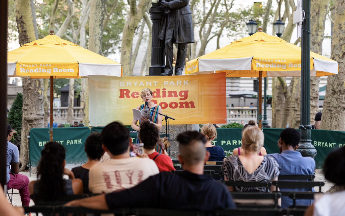 What’s your favorite style of poetry 🤔? 

Hear award-winning work by established and emerging poets tonight from 6pm-7pm! Poetry happens weekly Tuesdays in the Reading Room 📚.

Tap for more literary events: bryantpark.org/activities/rea…