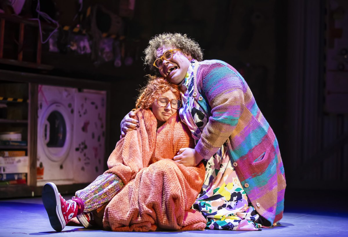 Francesca Moody Productions (@fmp_theatre) on Twitter photo 📣 ANNOUNCEMENT 📣The first production shots of KATHY AND STELLA SOLVE A MURDER in the West End have arrived! See more over on Instagram!
Join us, in Kathy’s mum’s garage, at The Ambassador’s Theatre until the the 14th of September. Ticket link in our bio.
📷 <a href="/peachyraith/">Pamela Raith</a> 📣 ANNOUNCEMENT 📣The first production shots of KATHY AND STELLA SOLVE A MURDER in the West End have arrived! See more over on Instagram!
Join us, in Kathy’s mum’s garage, at The Ambassador’s Theatre until the the 14th of September. Ticket link in our bio.
📷 <a href="/peachyraith/">Pamela Raith</a>