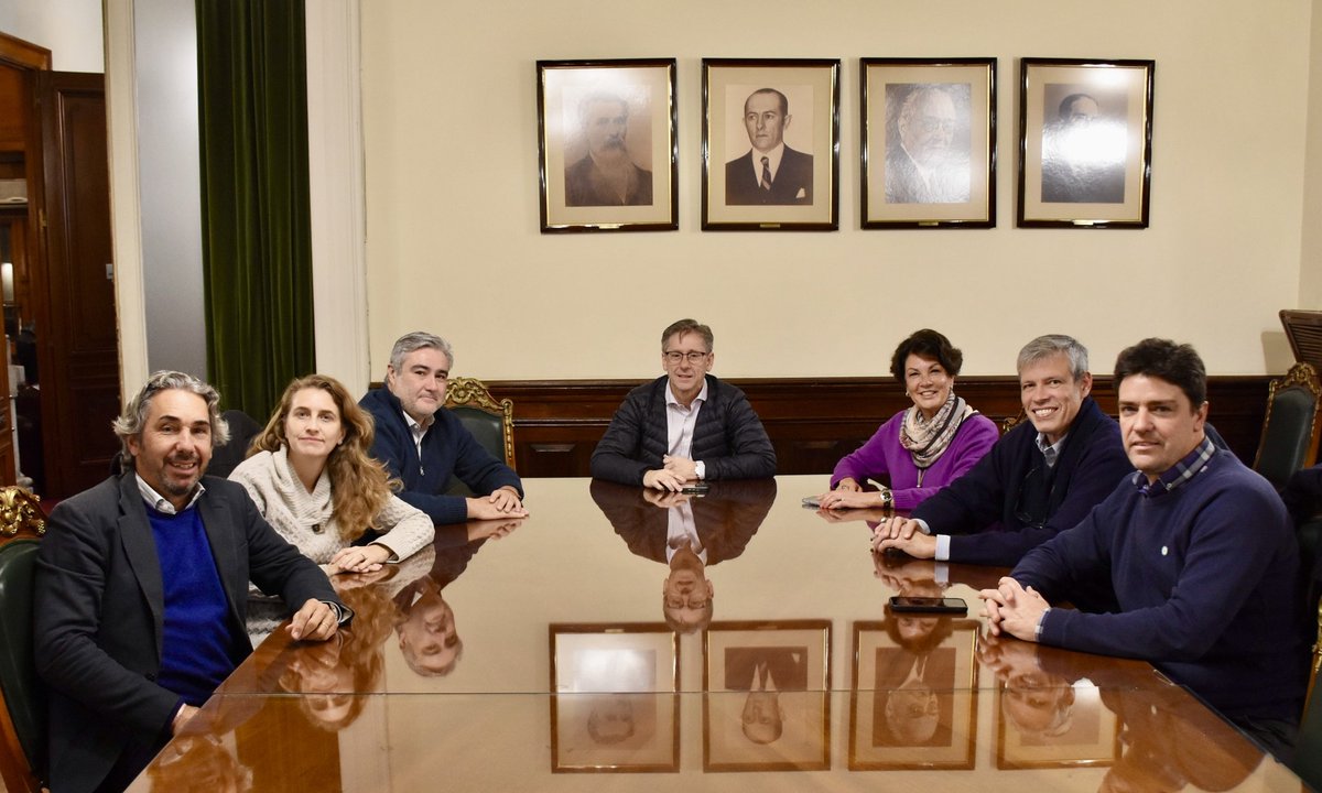 petecovischi's tweet photo. Me reuní con @Rodolfollanosok de @comite_pep, @Deliarf de @Calibre3230, productores y representantes del sector PyME. Un buen encuentro donde conversamos sobre los avances de la #LeyDeBases y las propuestas que presentamos desde el Bloque @ucrsenado para impulsar el desarrollo. https://t.co/Bgkd9KOX1O